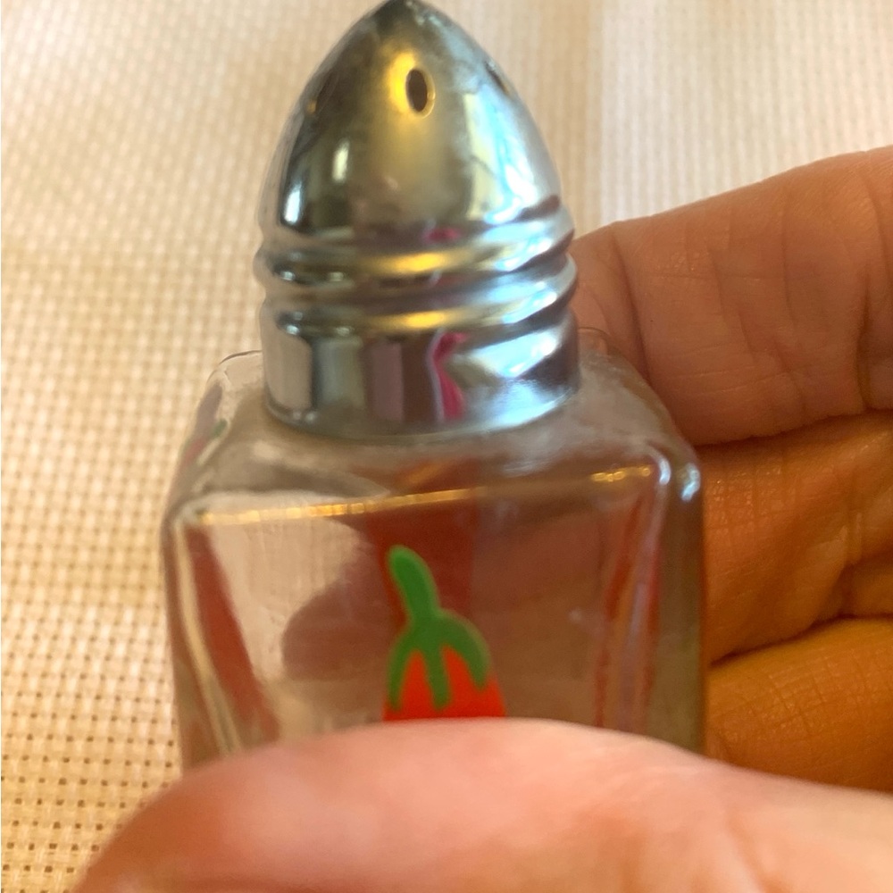 Vintage Handpainted Chili Pepper Glass Salt and Pepper Shakers - Picture 4 of 5